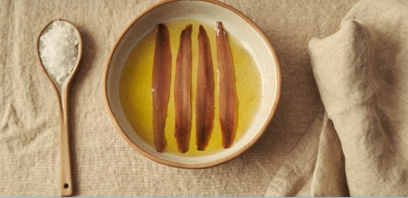 Filets d'anchois à l'huile d'olive présentation - Rezumar - Nouvelle Vague l'épicerie fine de la pêche à Bordeaux depuis 2017