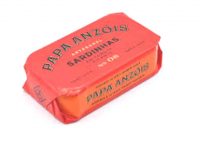 Sardines-a-tomate-picante-Papa-Anzois-Nouvelle-Vague-Epicerie-de-la-mer-depuis-2017-a-Bordeaux